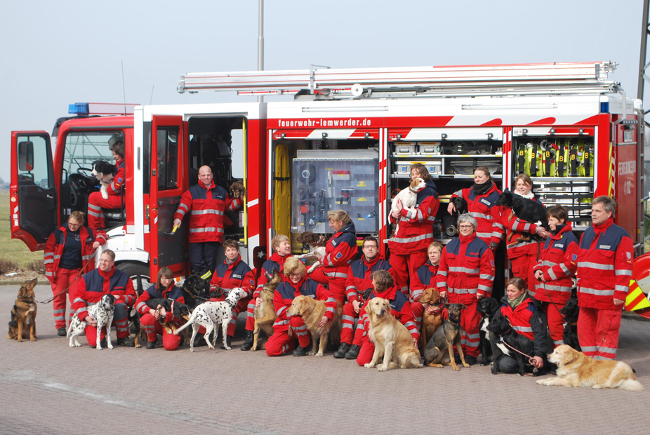 Rettungshundestaffel für Bremen und Niedersachsen - Rettungshunde der FF Lemwerder: Gruppenbild 2013